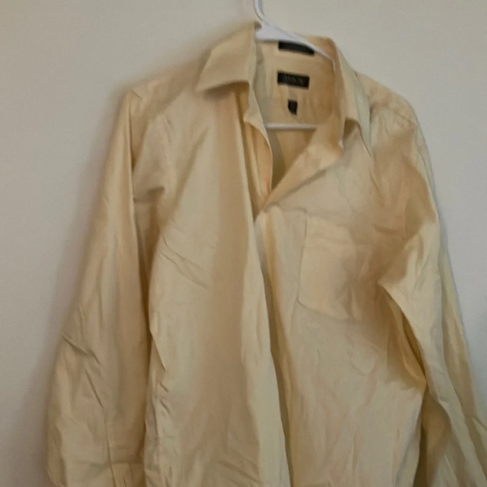 FINAL MARKDOWN Men’s arrow shirt 15 1/2 34/35
